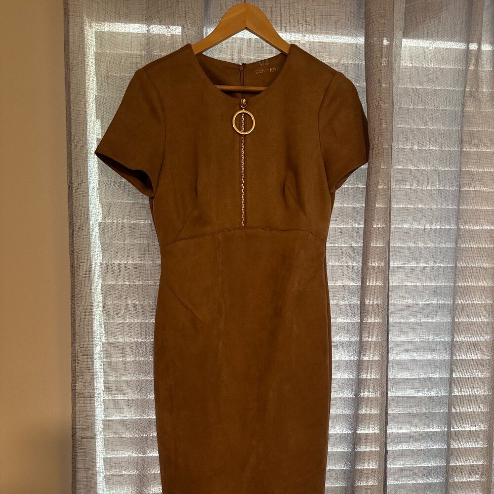 Classy Calvin Klein form fitting dress with gold like zipper- size 6